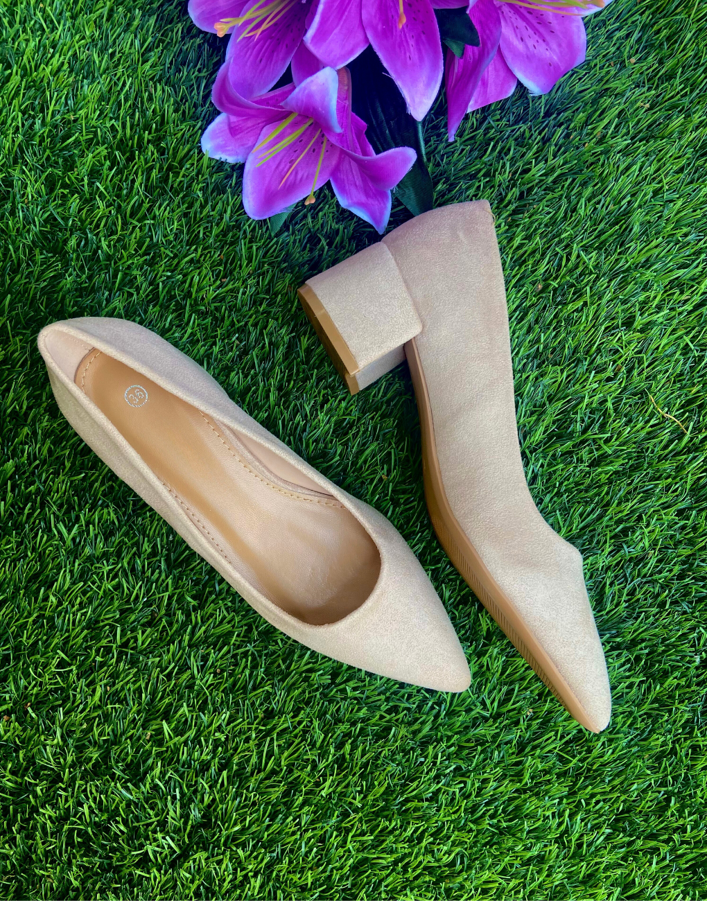 Zapato Viviana gamuza tacón grueso beige